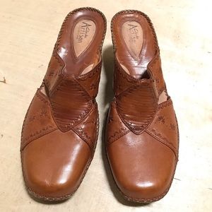 REDUCED.  Artisan Brown CLARKS Wedge mule Tan leather Women's Size 12